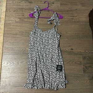 NWT Lulus sundress
Size large